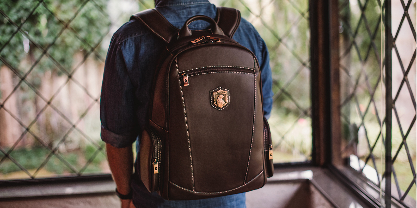 Mochila de couro para notebook Águia NW074A