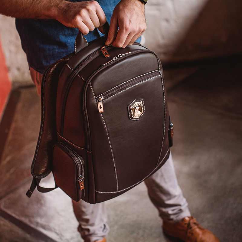Mochila de couro para notebook Águia NW074 Brasão
